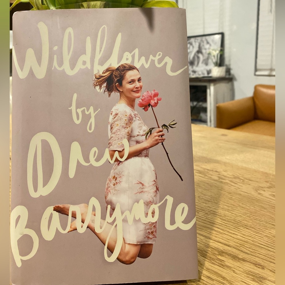 (SIGNED) DREW BARRYMORE “WILDFLOWER” HARDCOVER BOOK 📖💛🌼